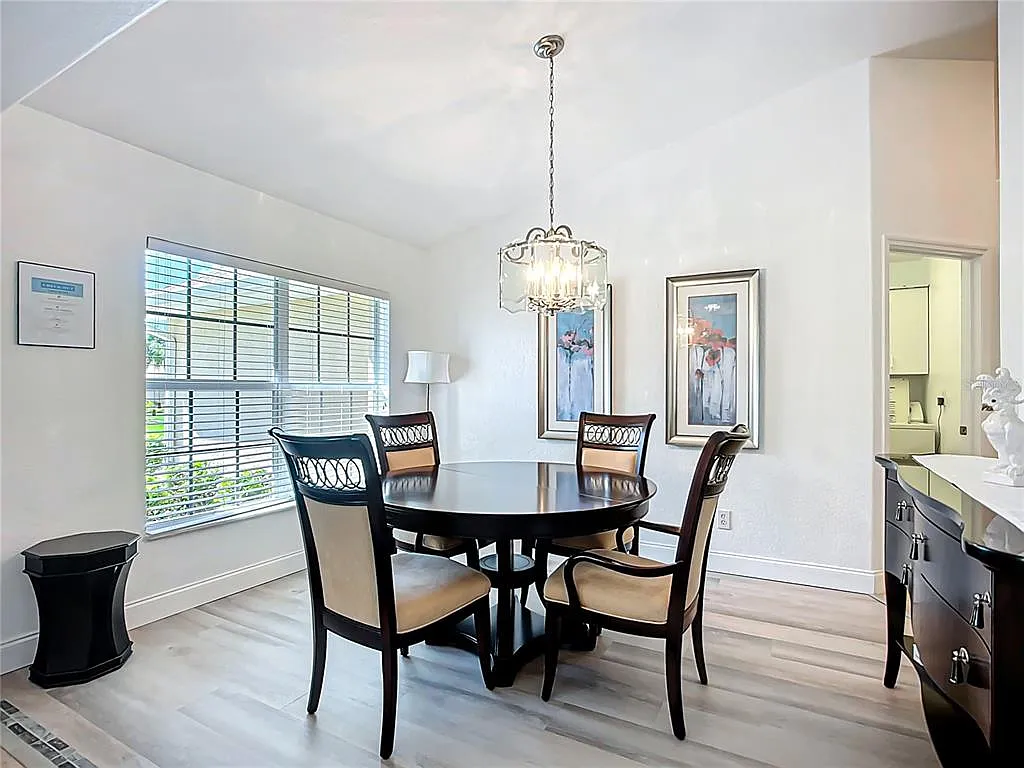 3 bed, 2.0 bath, 2006 sqft, $2,150 — Photo 4
