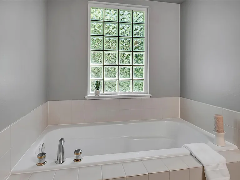 1601 NE Katsura St #501 — Photo 3