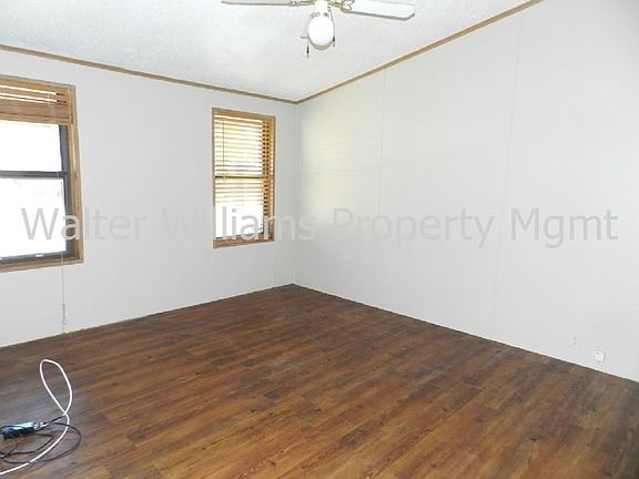 4th image of 640 Coral Cir