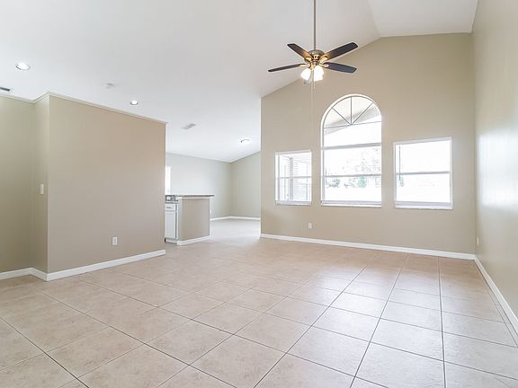4th image of 12371 Arlington Park Ln