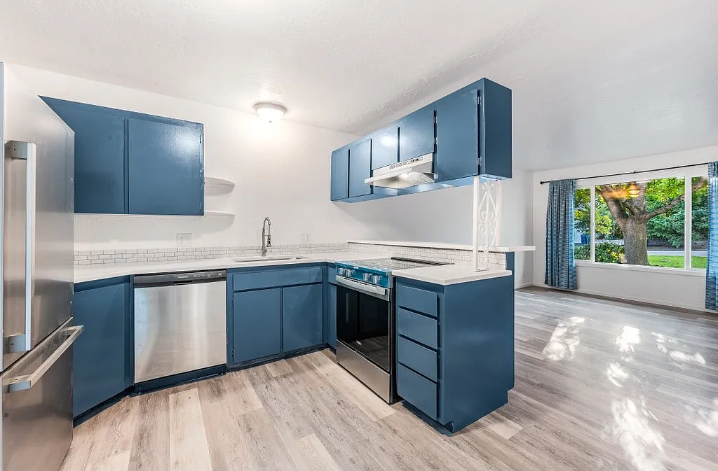 2 bed, 1.5 bath, 1704 sqft, $1,995 — Photo 4
