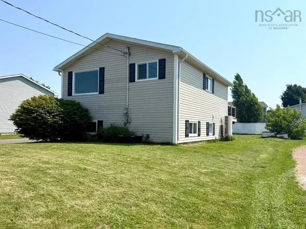 20 Dickey St, Amherst, NS B4H 2H9