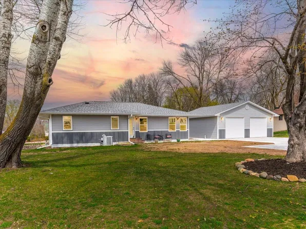 7446 15th St N, Oakdale, MN 55128