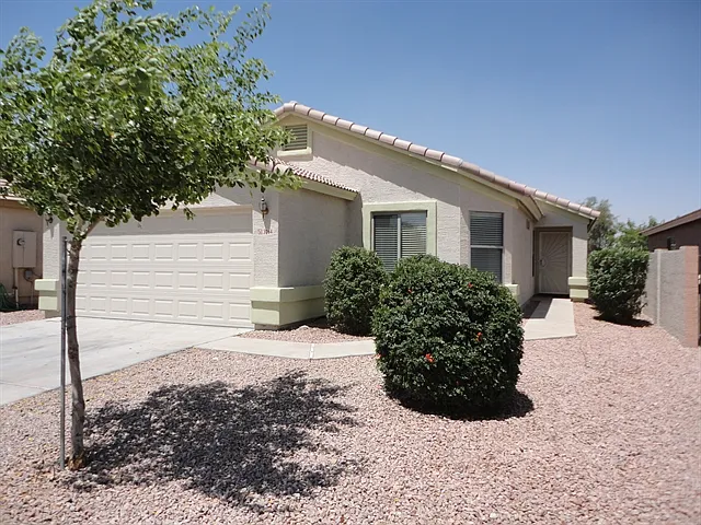 3 bed, 2.0 bath, 1527 sqft, $1,925 — Photo 2