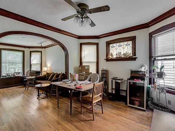 3rd image of 2457 W Belle Plaine Ave #1