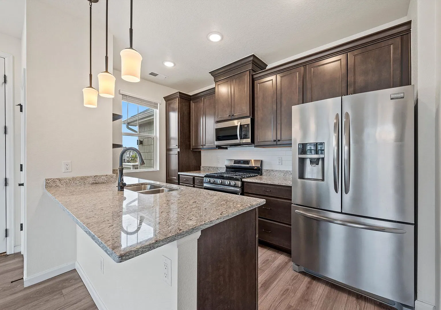 Modern Aurora 2-Bedroom Home! — Photo 4