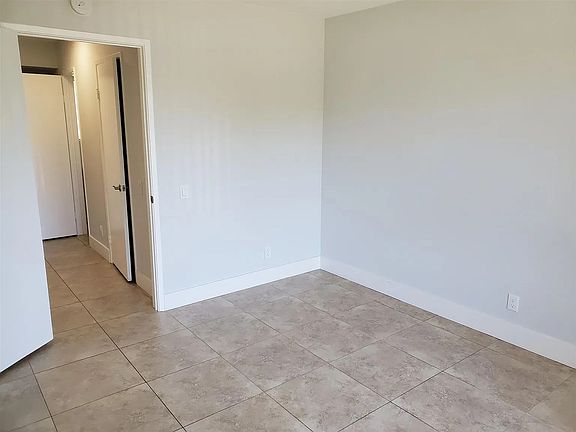 5th image of 96 Lakeview Cir