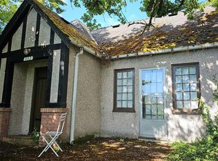 832 Lampson St, Esquimalt, BC V9A6B2