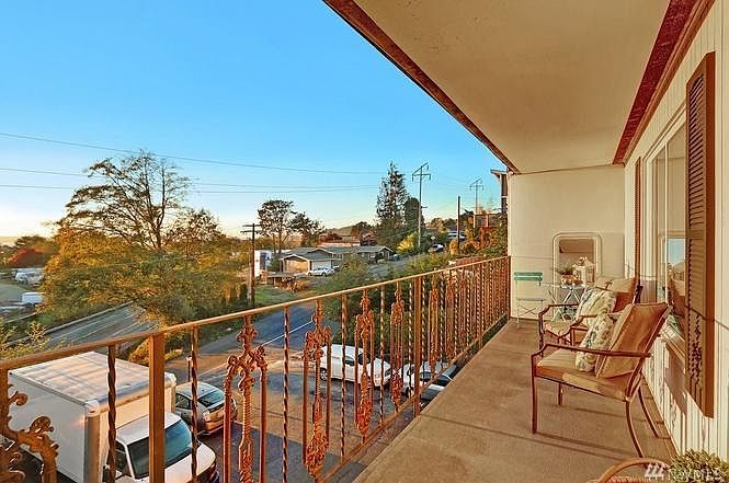 The large spacious front deck of your view condo morning coffe or evening glass of wine