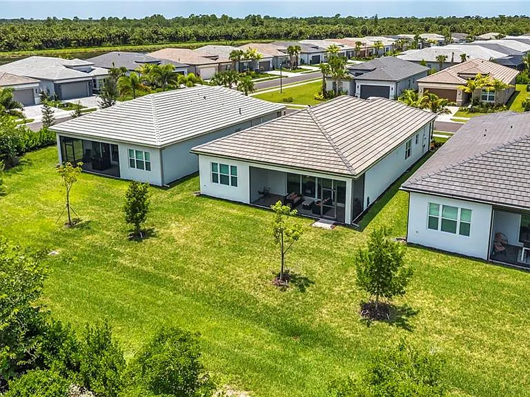 12445 Dahlia Ct — Photo 16