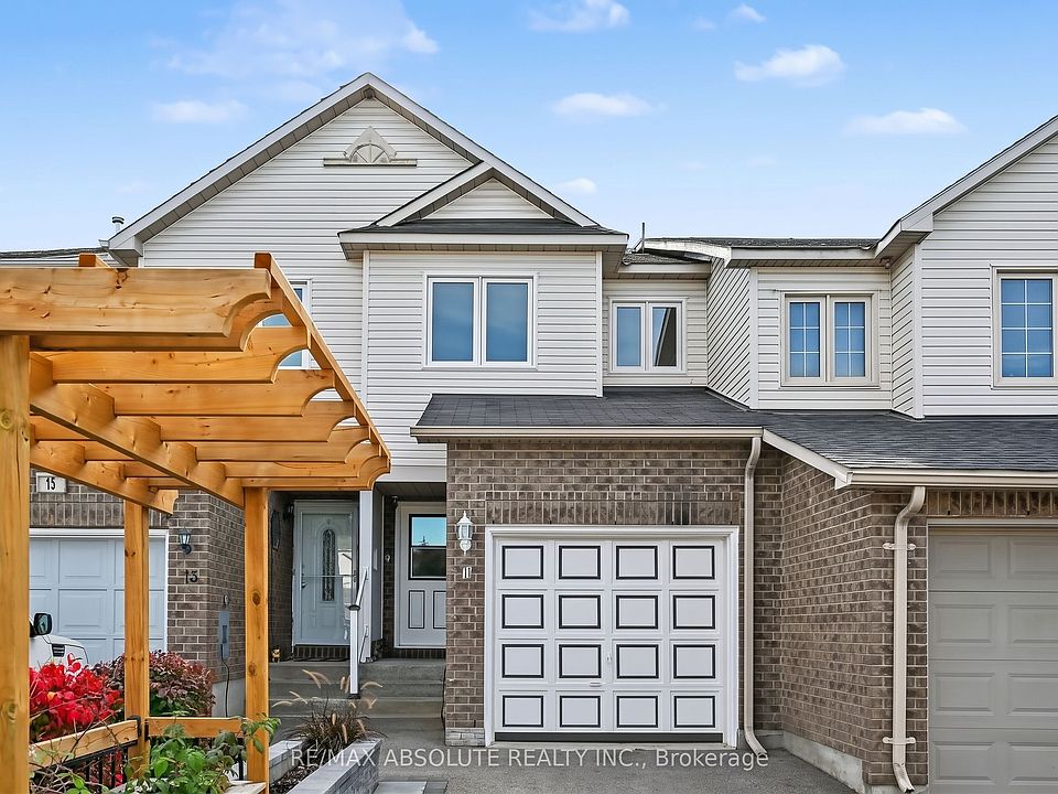 1st image of 13 Spruce Cres