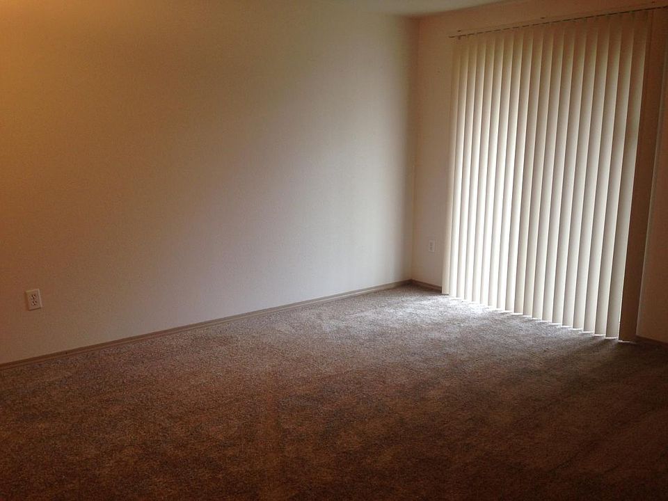 1st image of 1592 Park Ave NE #10587875