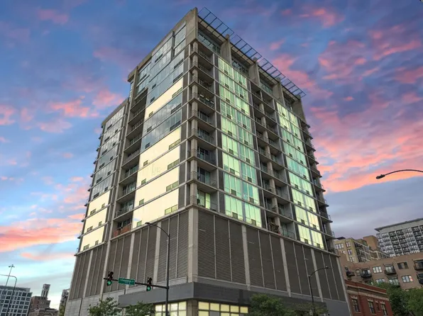 700 W Van Buren St APT 1106, Chicago, IL 60607