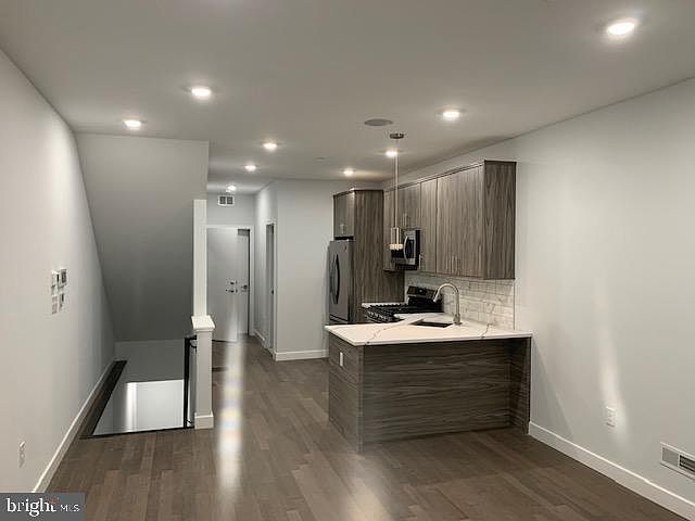1st image of 2032 N Franklin St