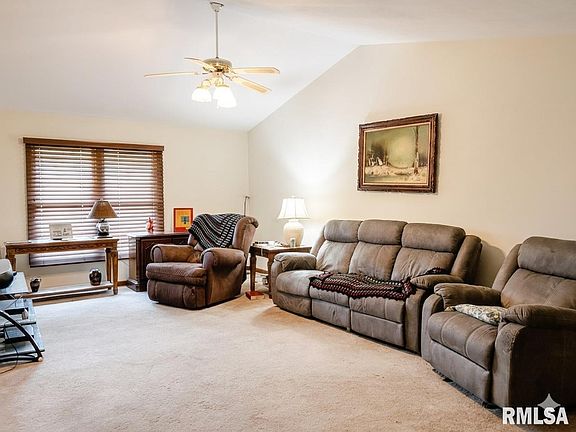 2nd image of 3829 Lake Dr