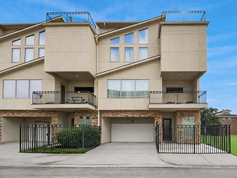 3507 Jackson St — Photo 1