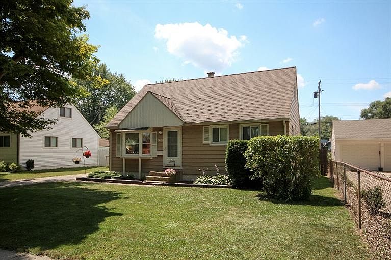 1st image of 560 Woodlawn Ave