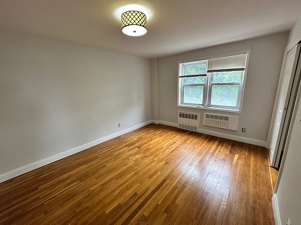 2nd image of 126 Franklin Ave #30f062d4a