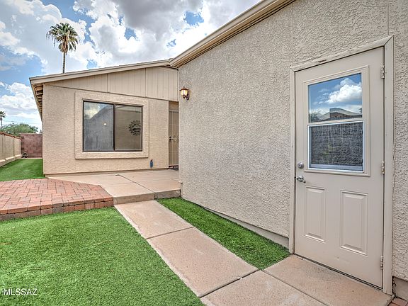3rd image of 2407 N Palo Hacha Dr