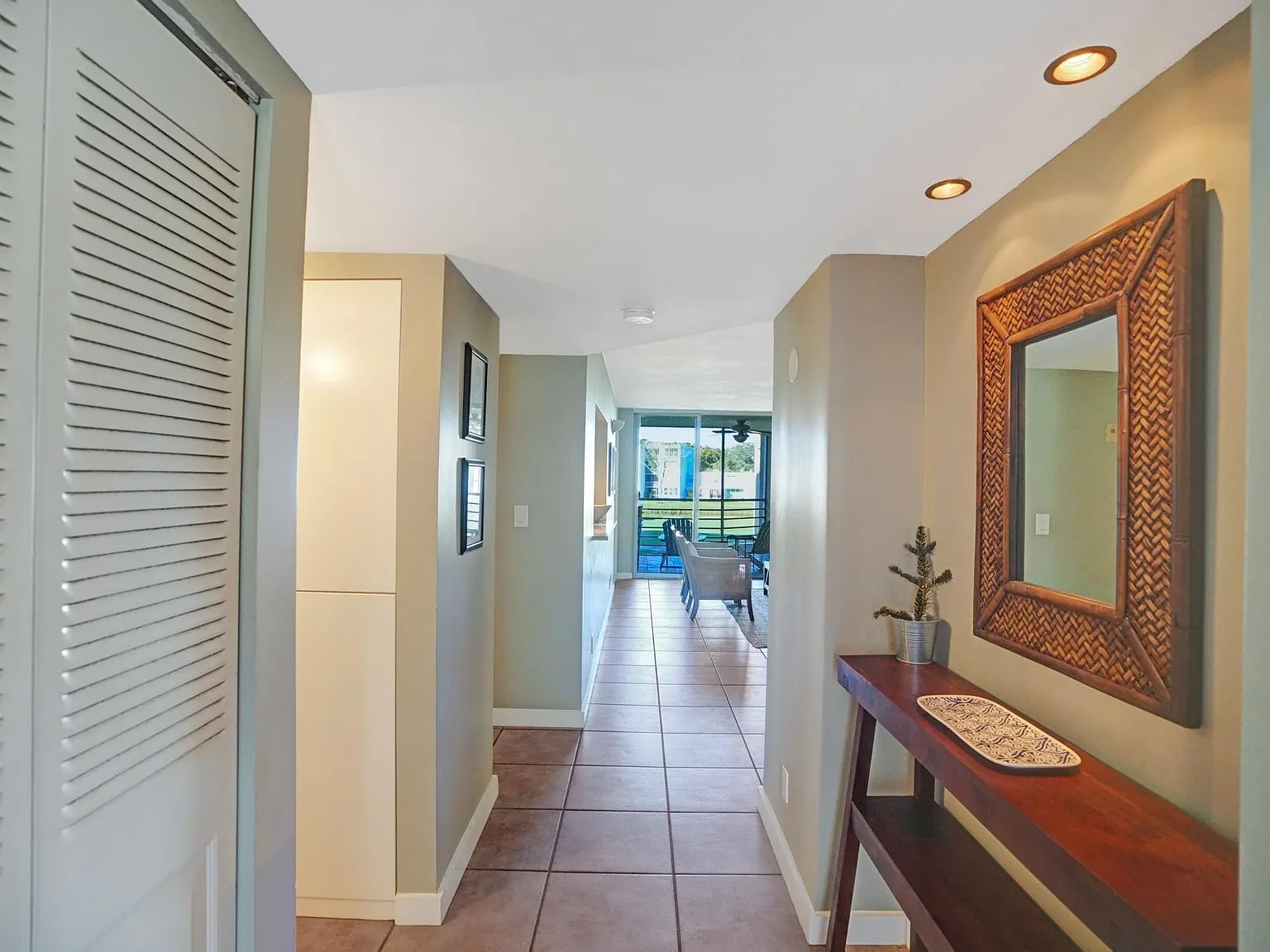 3 bed, 2.0 bath, 1155 sqft, $2,600 — Photo 2