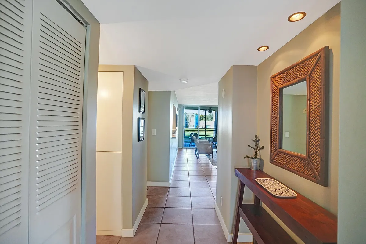 Building Photo - 1831 Sabal Palm Dr #202