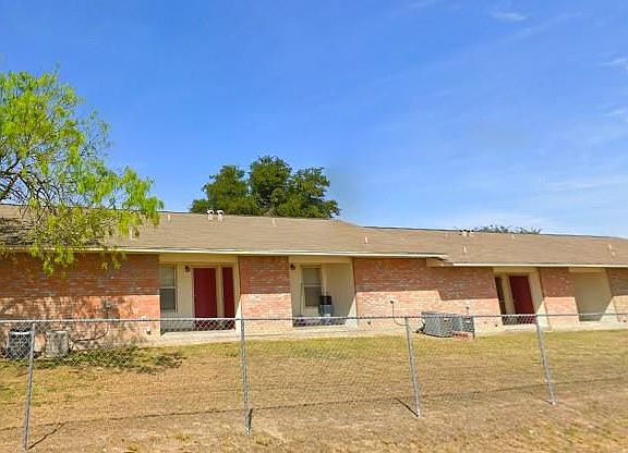 3rd image of 2300 Alamo St