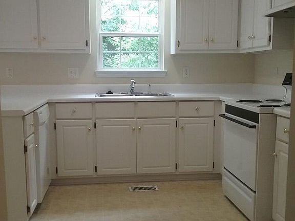 3rd image of 335 Crawford Mill Ln