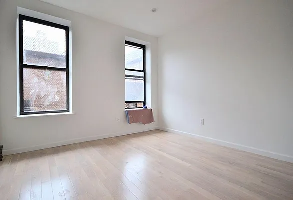Rented by REAL New York | media 21