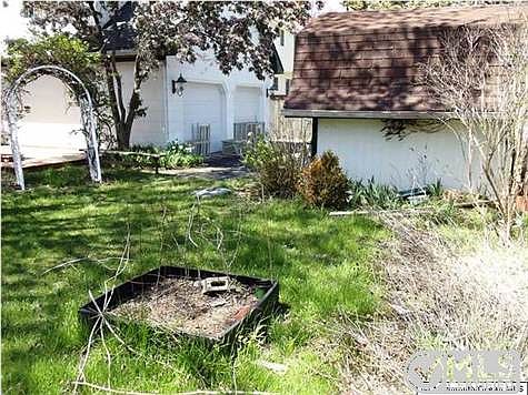 2nd image of 110 Hollyberry Dr