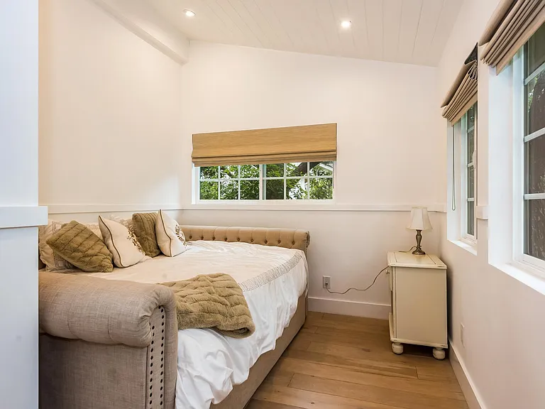 Poolhouse Bedroom 1