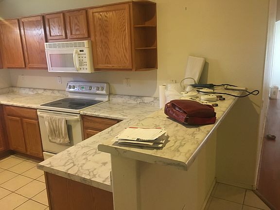 breakfast bar/kitchen