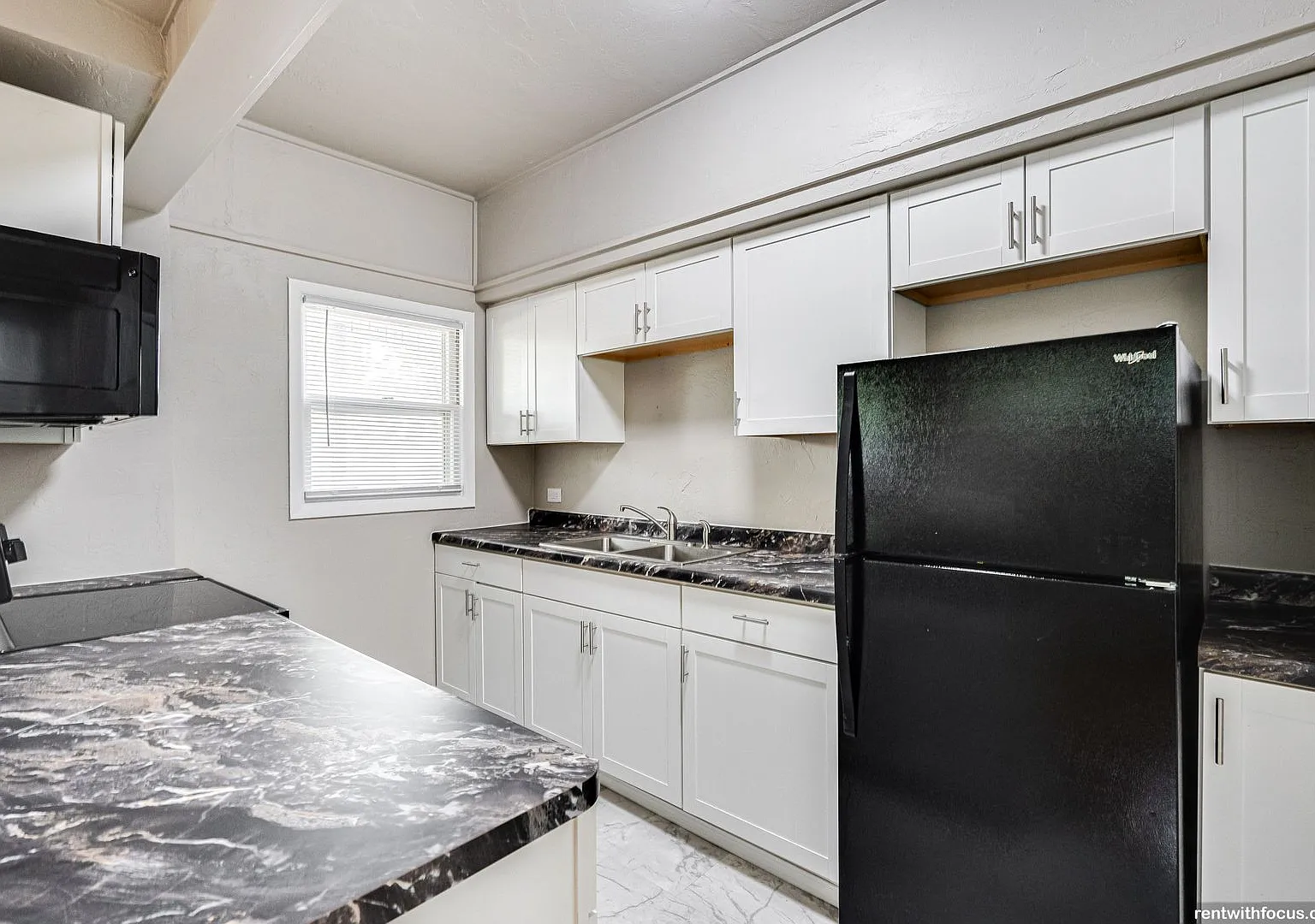 536 Algoma Blvd — Photo 1