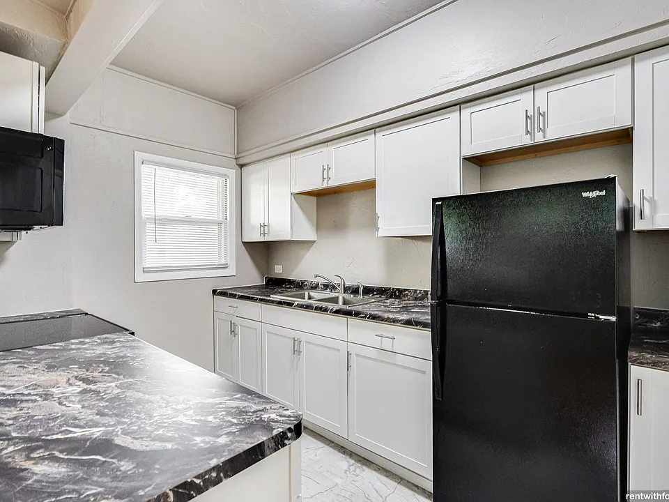 536 Algoma Blvd