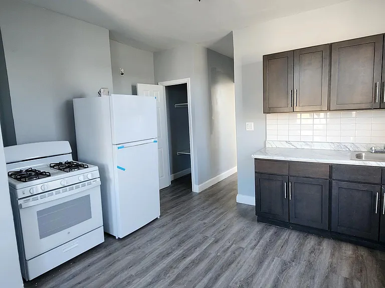 31 Spruce St #2 — Photo 9