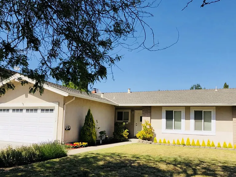1152 Adams Dr — Photo 17