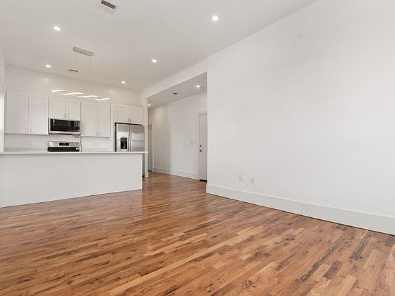 3rd image of 120 Regent St #3