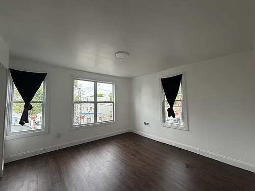 11 Evergreen St Photo 1