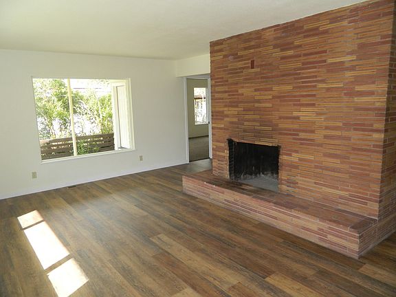 3rd image of 5333 Hilldale St