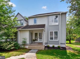 12490 Fanleaf Ct, Fairfax, VA 22033