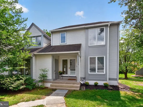 12490 Fanleaf Ct, Fairfax, VA 22033