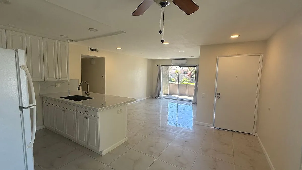 2 bed, 1.0 bath, 904 sqft, $2,790 — Photo 1