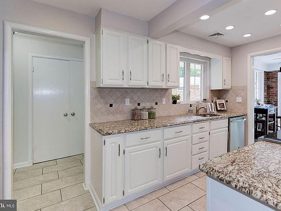 5th image of 3401 Brookwood Dr