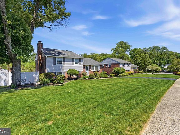 3rd image of 447 Maddock Rd