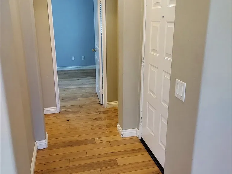 72 Avondale — Photo 2