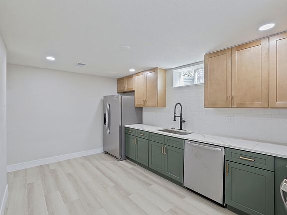2nd image of 6139 E 33rd Ave #2