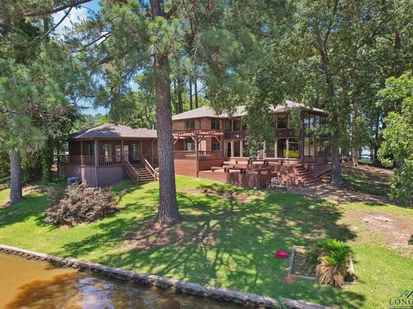 2016 W Lake Dr, Gladewater, TX 75647