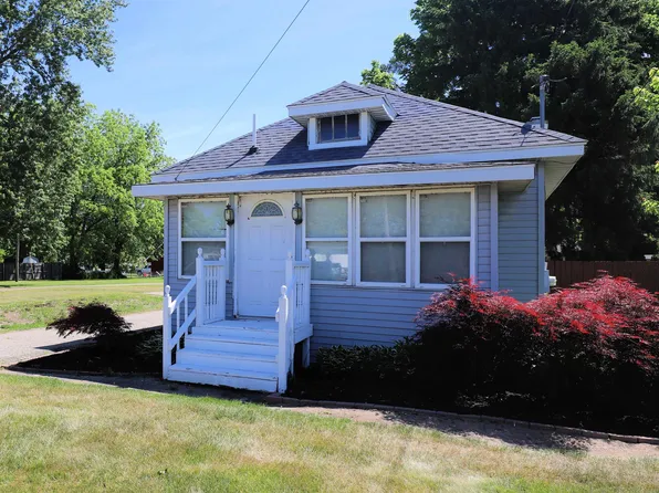 401 S Main St, Chesaning, MI 48616