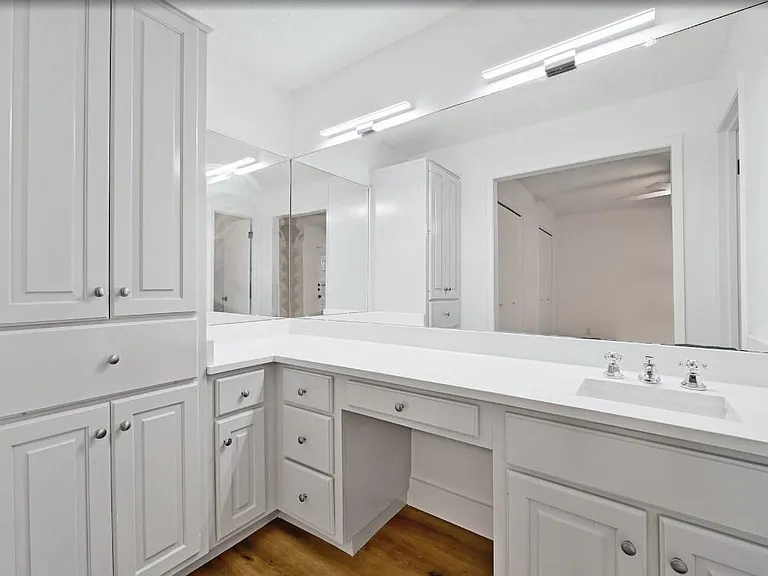 2407 Winsted Ln #B — Photo 12