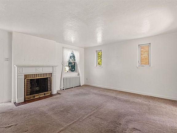5th image of 330 Broadmoor Ave
