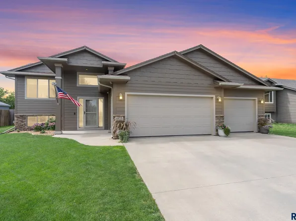 605 Cedar Dr, Harrisburg, SD 57032